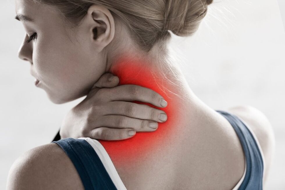 Боль в шее из-за остеохондроза